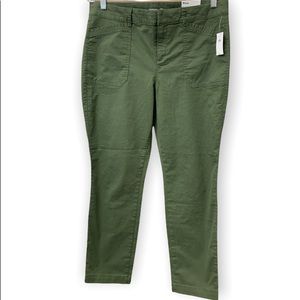 Old Navy Pixie, Olive Green, Pockets in front and back, NWT in perfect condition